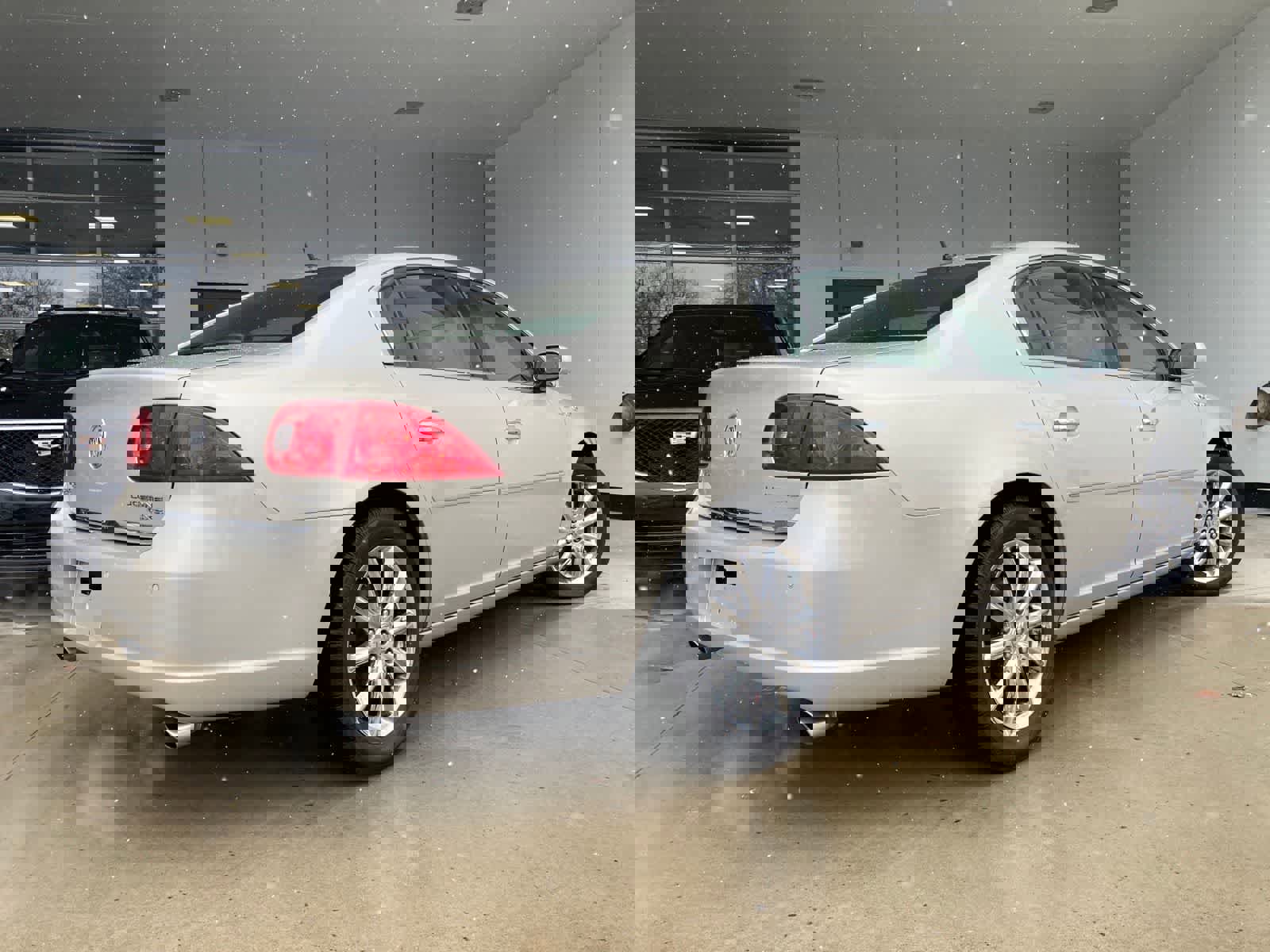 Used 2007 Buick Lucerne CXS w/ Driver Confidence Package image 2