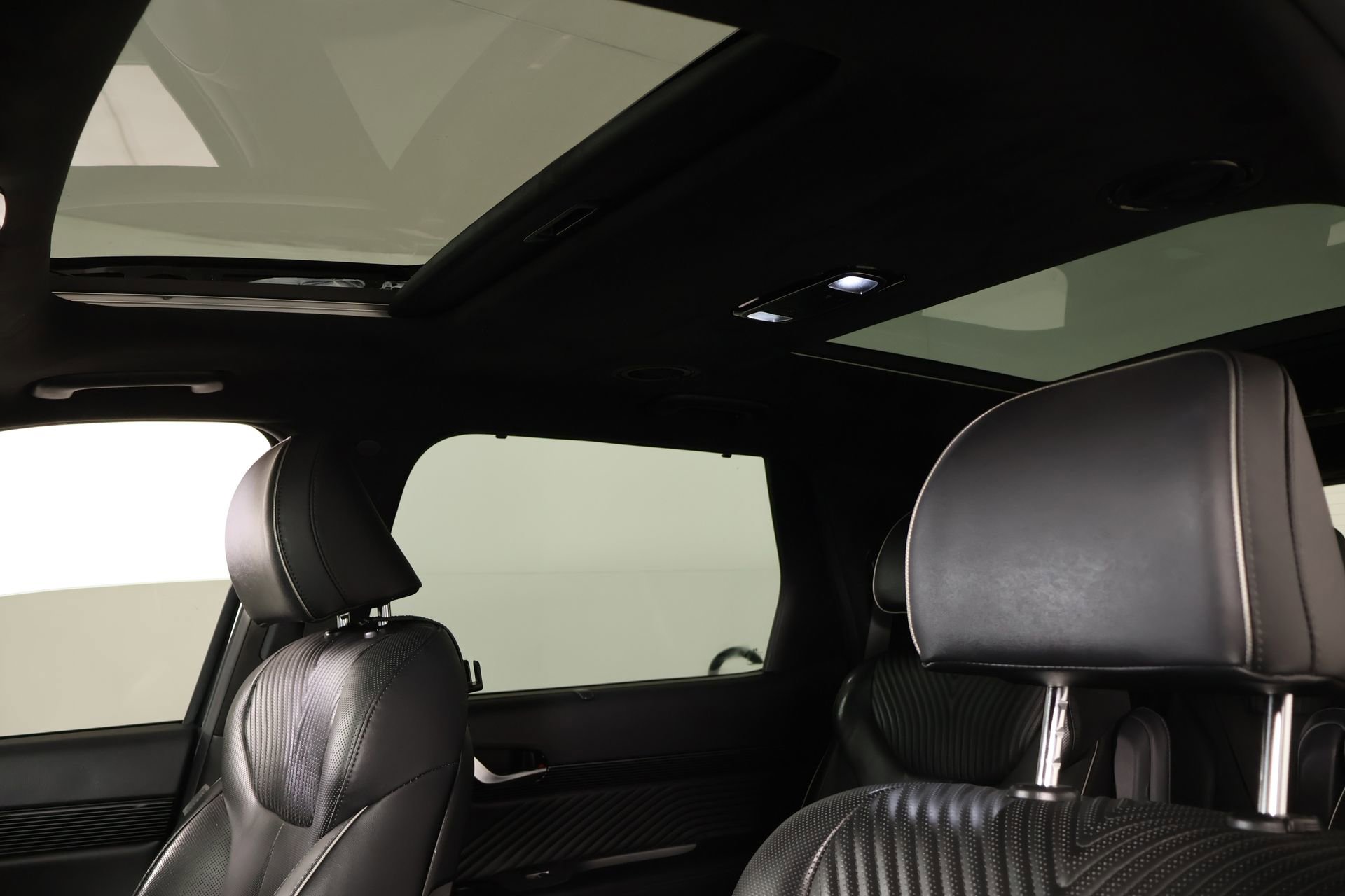 Used 2024 Hyundai Palisade Calligraphy image 17