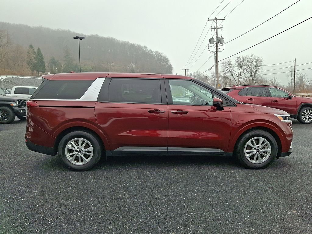 Used 2024 Kia Carnival LX image 11