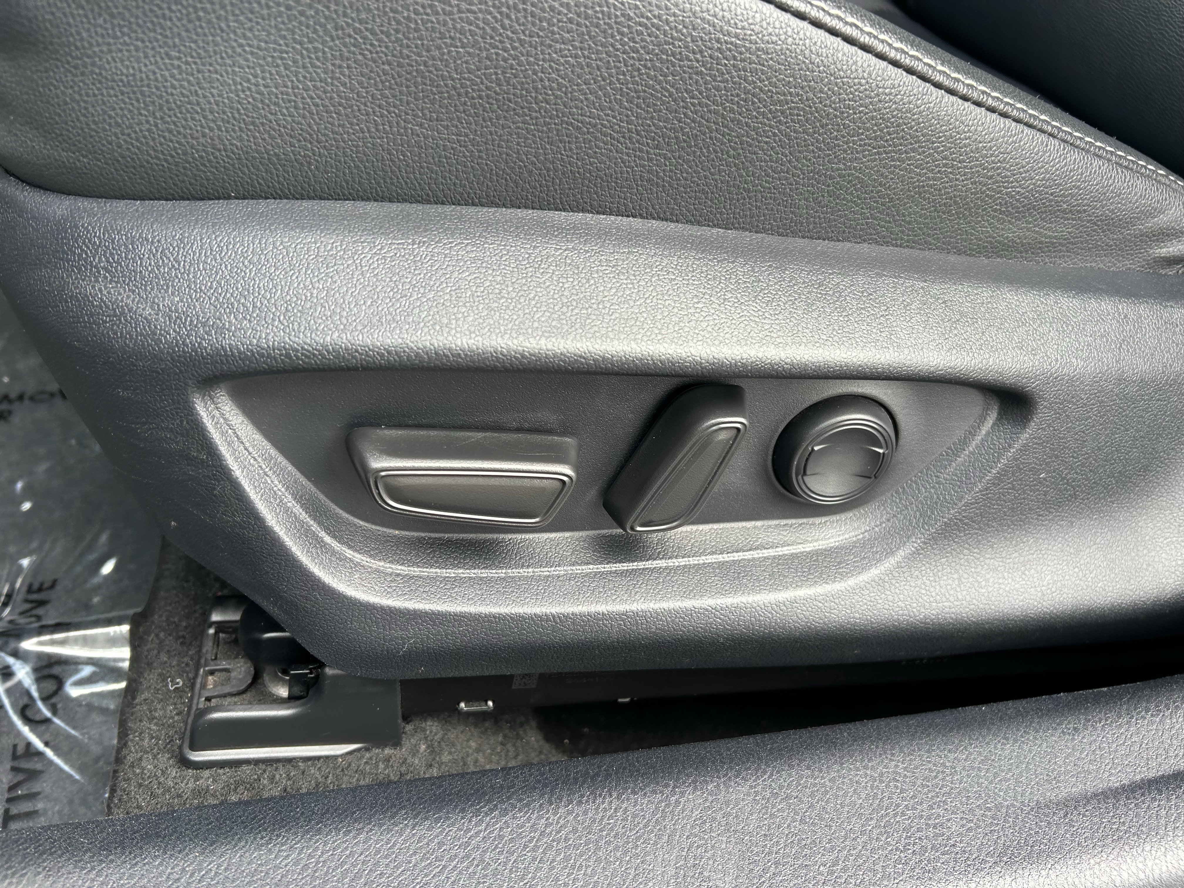 Used 2025 Toyota Camry SE FWD image 15