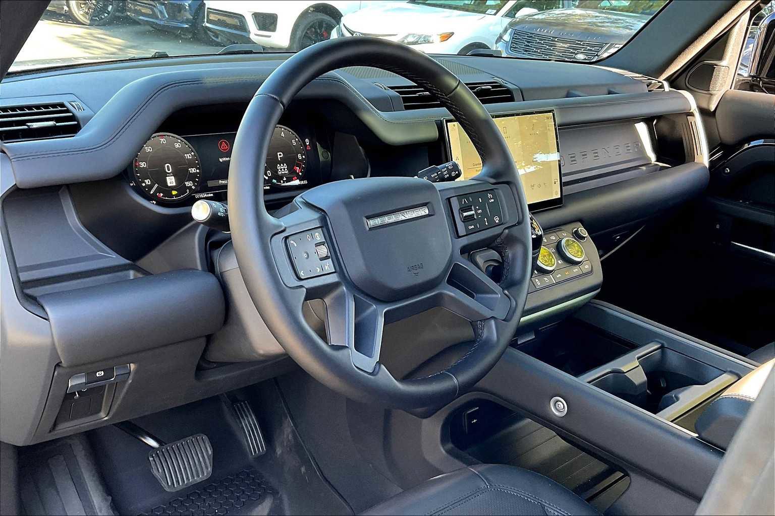 Used 2025 Land Rover Defender 130 S image 16