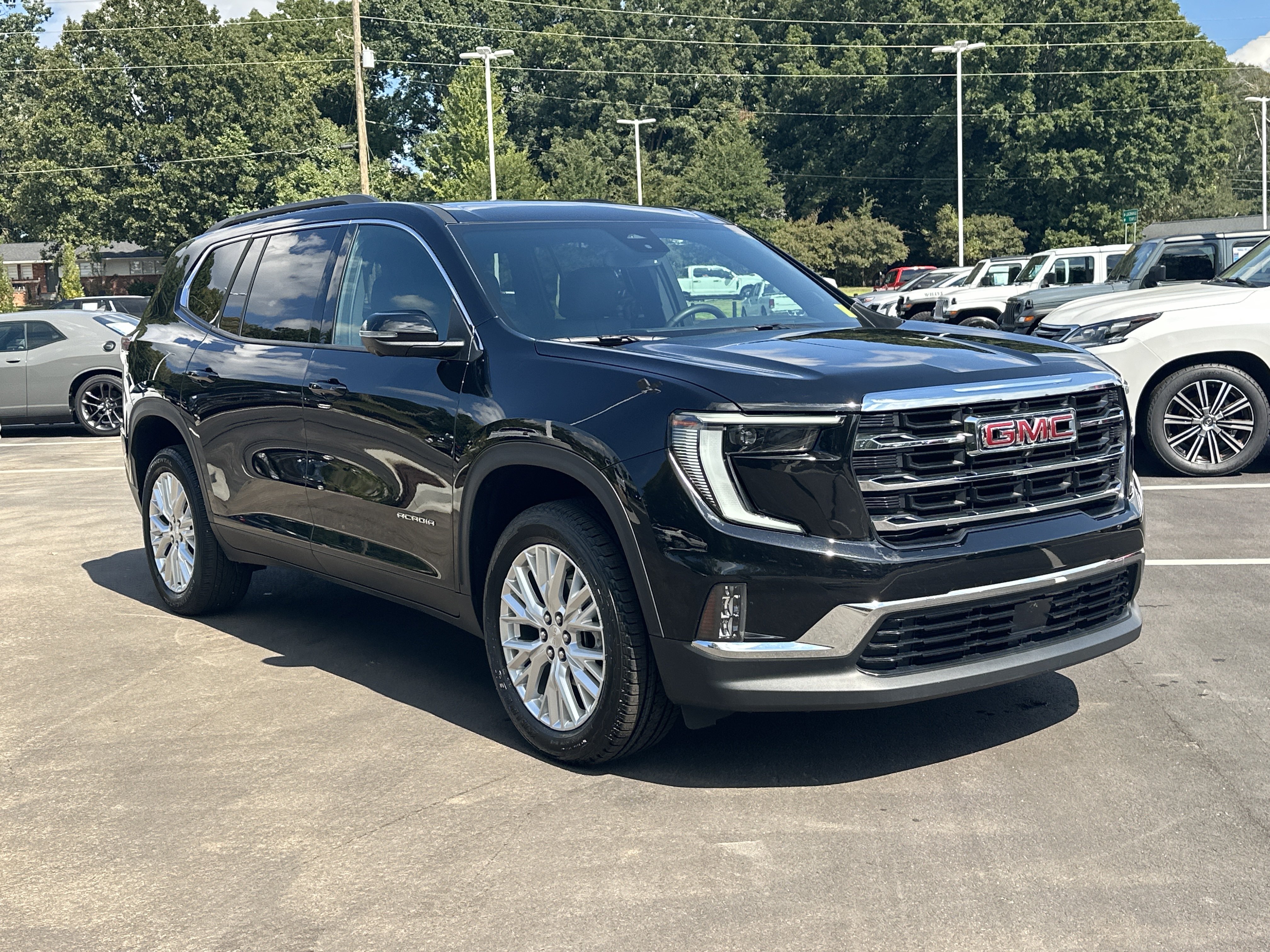 Used 2024 GMC Acadia Elevation FWD image 2