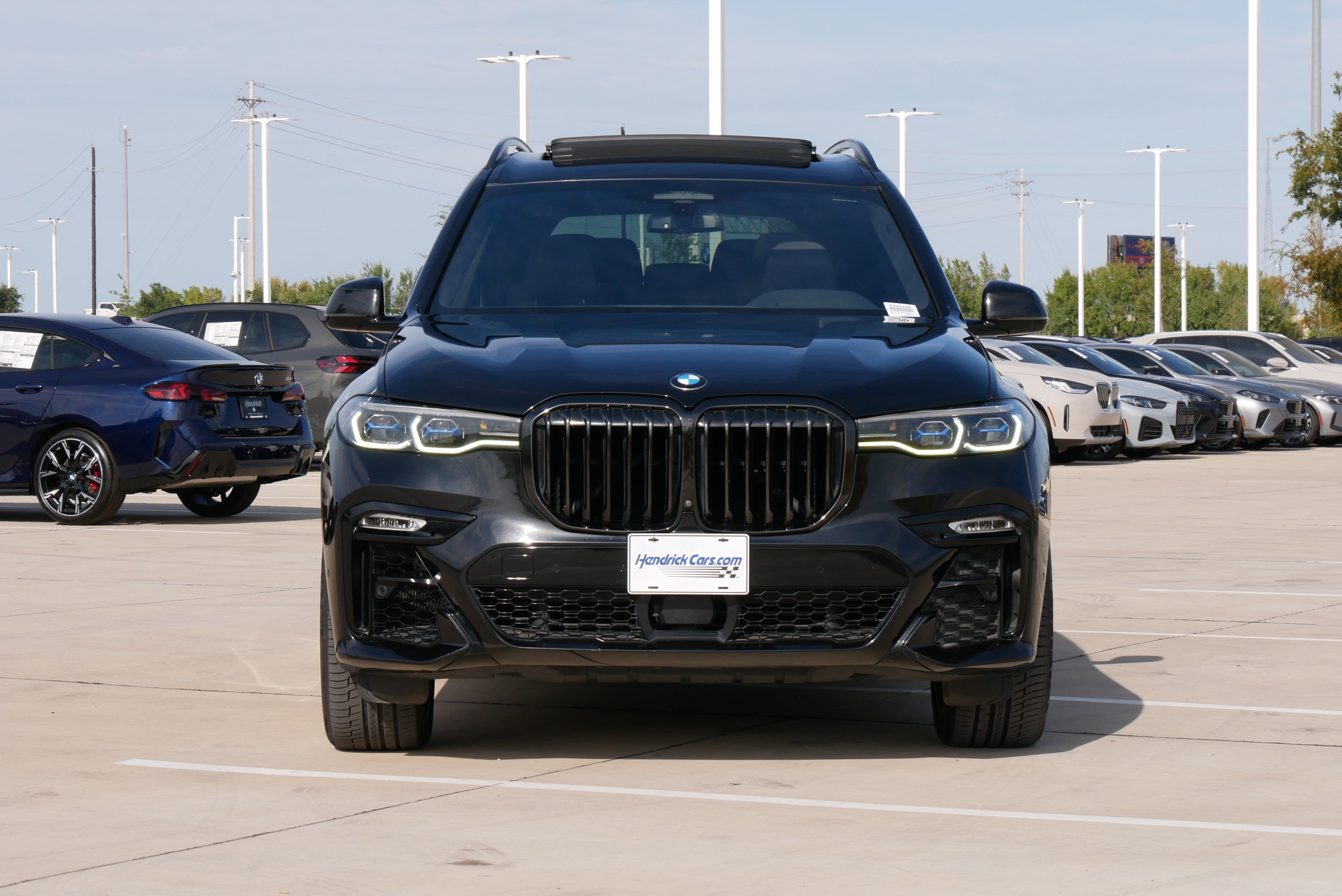 Used 2022 BMW X7 M50i AWD/4WD image 3