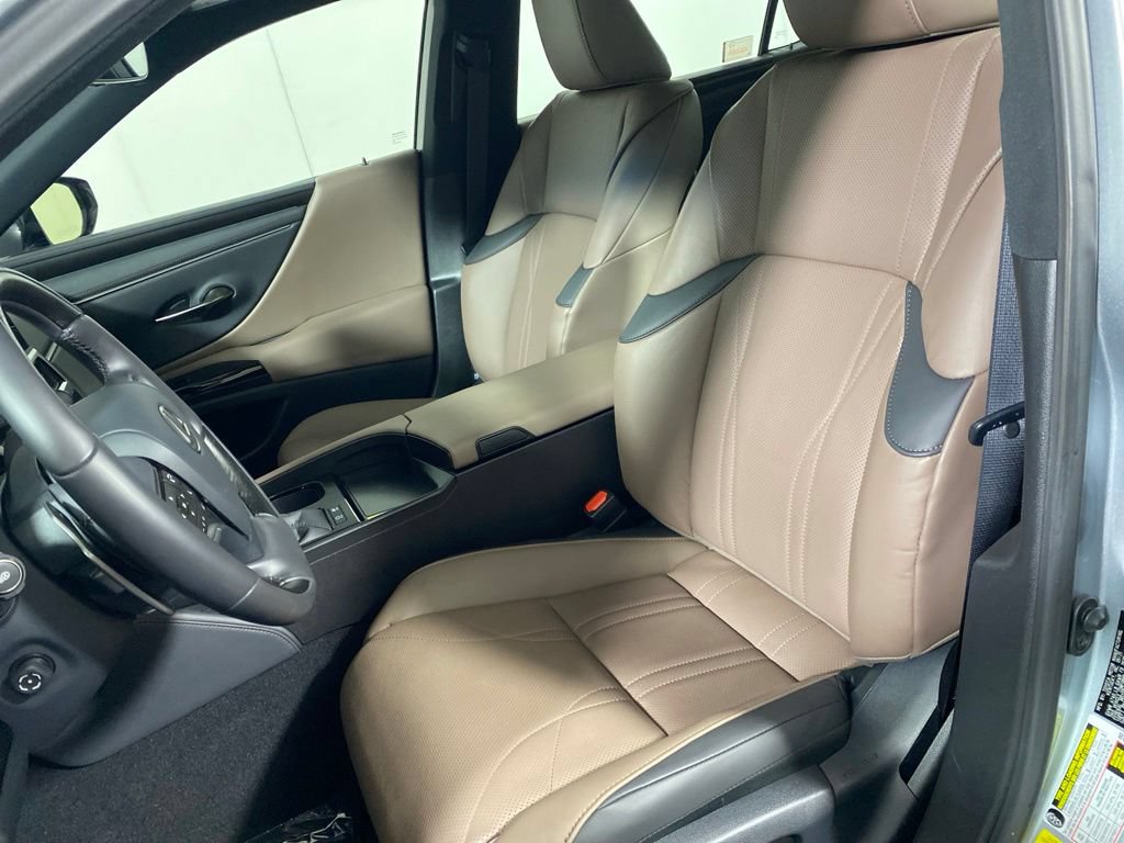 Used 2025 Lexus ES 300h w/ Accessory Package (Z1) FWD image 13