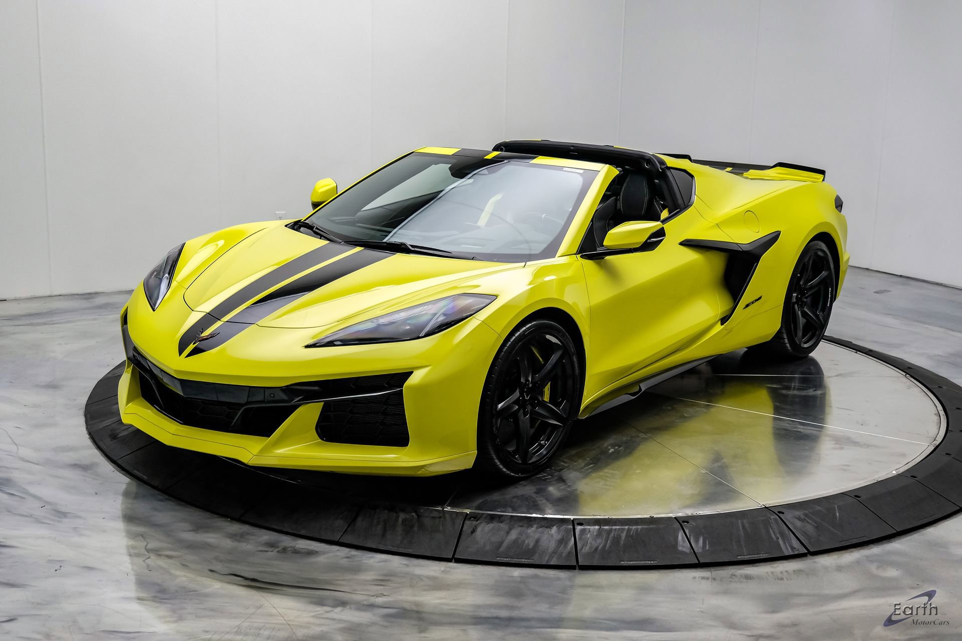 Used 2024 Chevrolet Corvette Z06 w/ Stealth Interior Trim Package RWD image 7