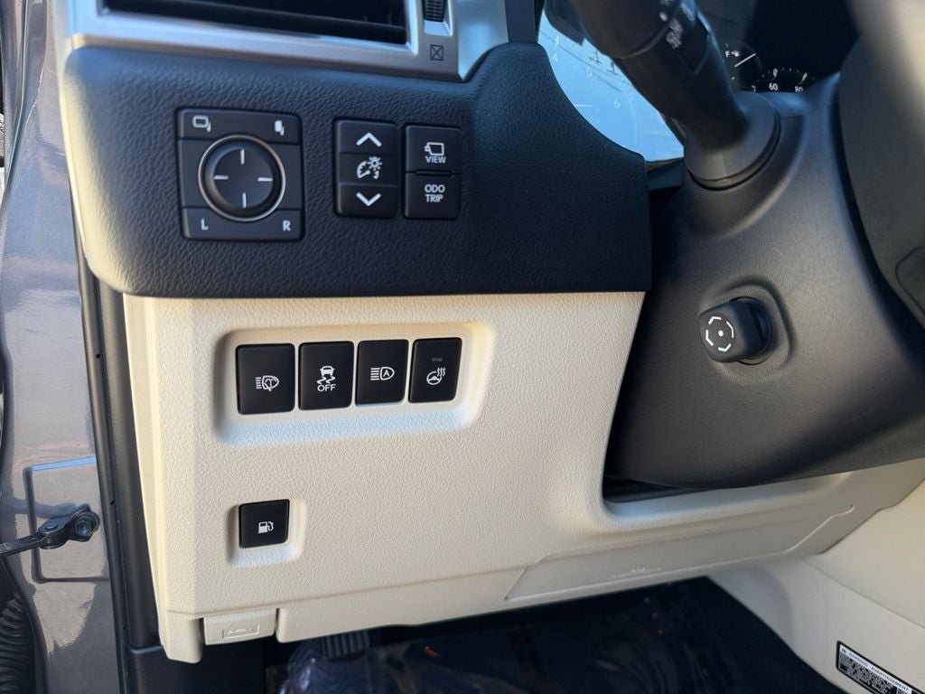 Used 2023 Lexus GX 460 Luxury w/ Sport Design Package AWD/4WD image 19