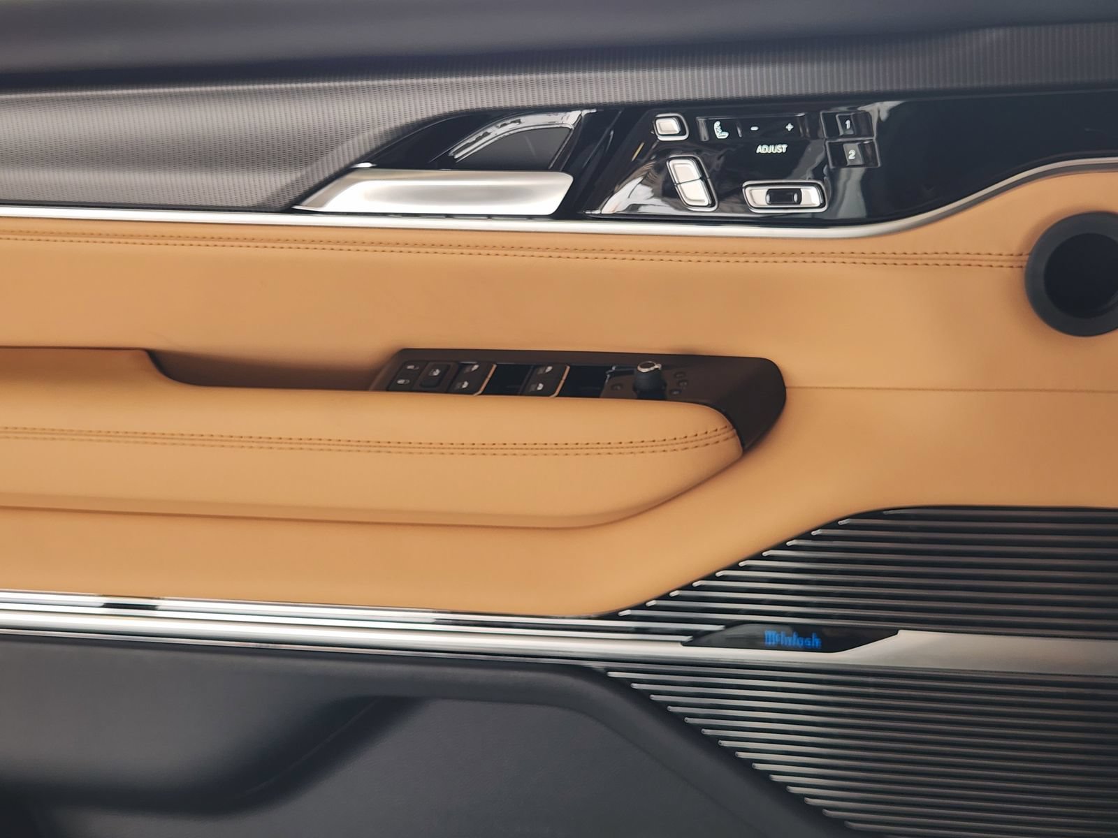 New 2026 Jeep Grand Wagoneer L Summit AWD/4WD image 18