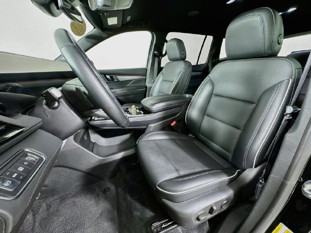 Used 2025 Buick Enclave Preferred FWD image 11