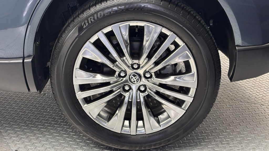 Used 2024 Toyota Venza XLE AWD/4WD image 6