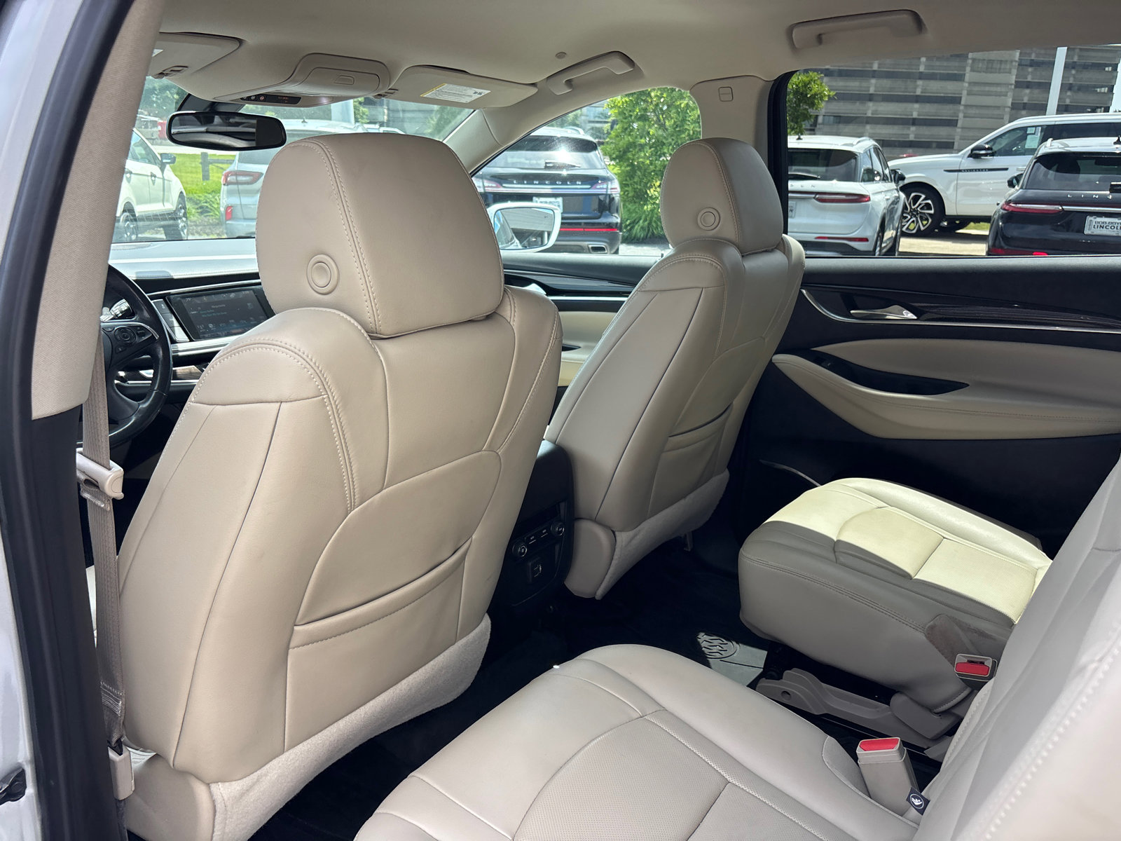 Used 2019 Buick Enclave Essence AWD/4WD image 25