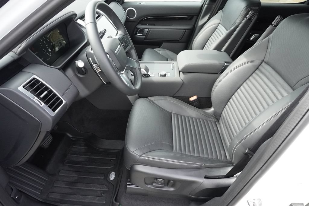 Used 2025 Land Rover Discovery S AWD/4WD image 19