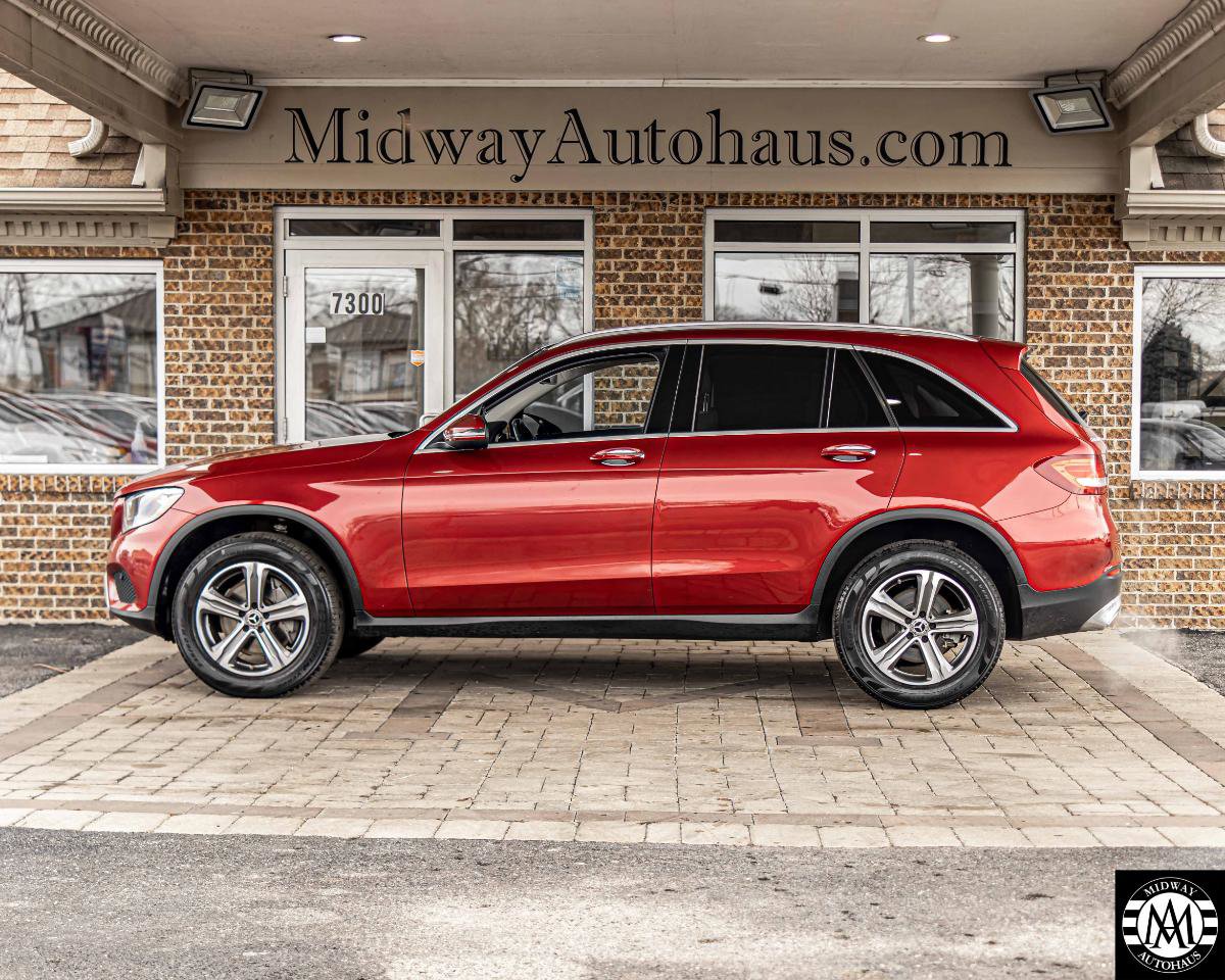 Used 2018 Mercedes-Benz GLC 300 4MATIC w/ Premium Package image 3