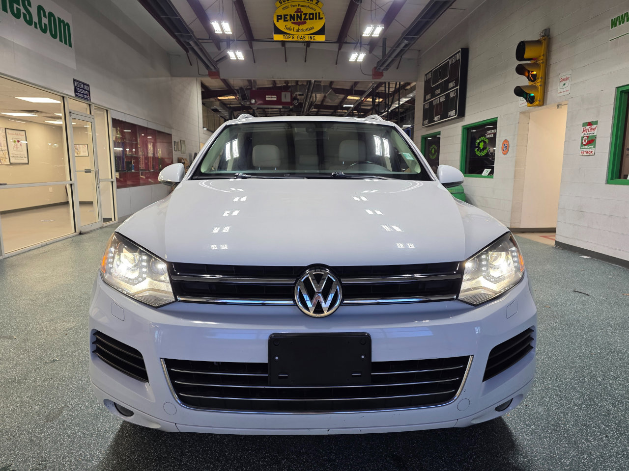 Used 2014 Volkswagen Touareg TDI image 3