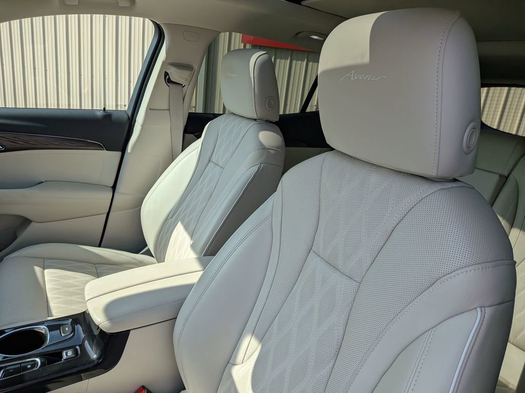 Certified 2022 Buick Envision Avenir w/ Technology Package II image 12