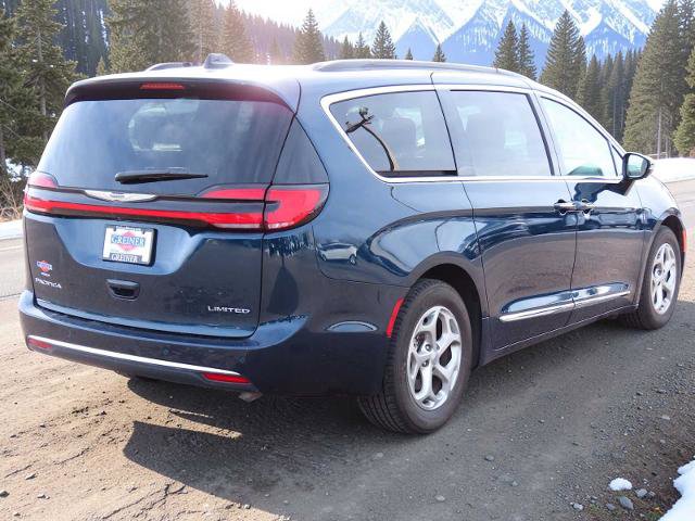 Used 2023 Chrysler Pacifica Limited image 6