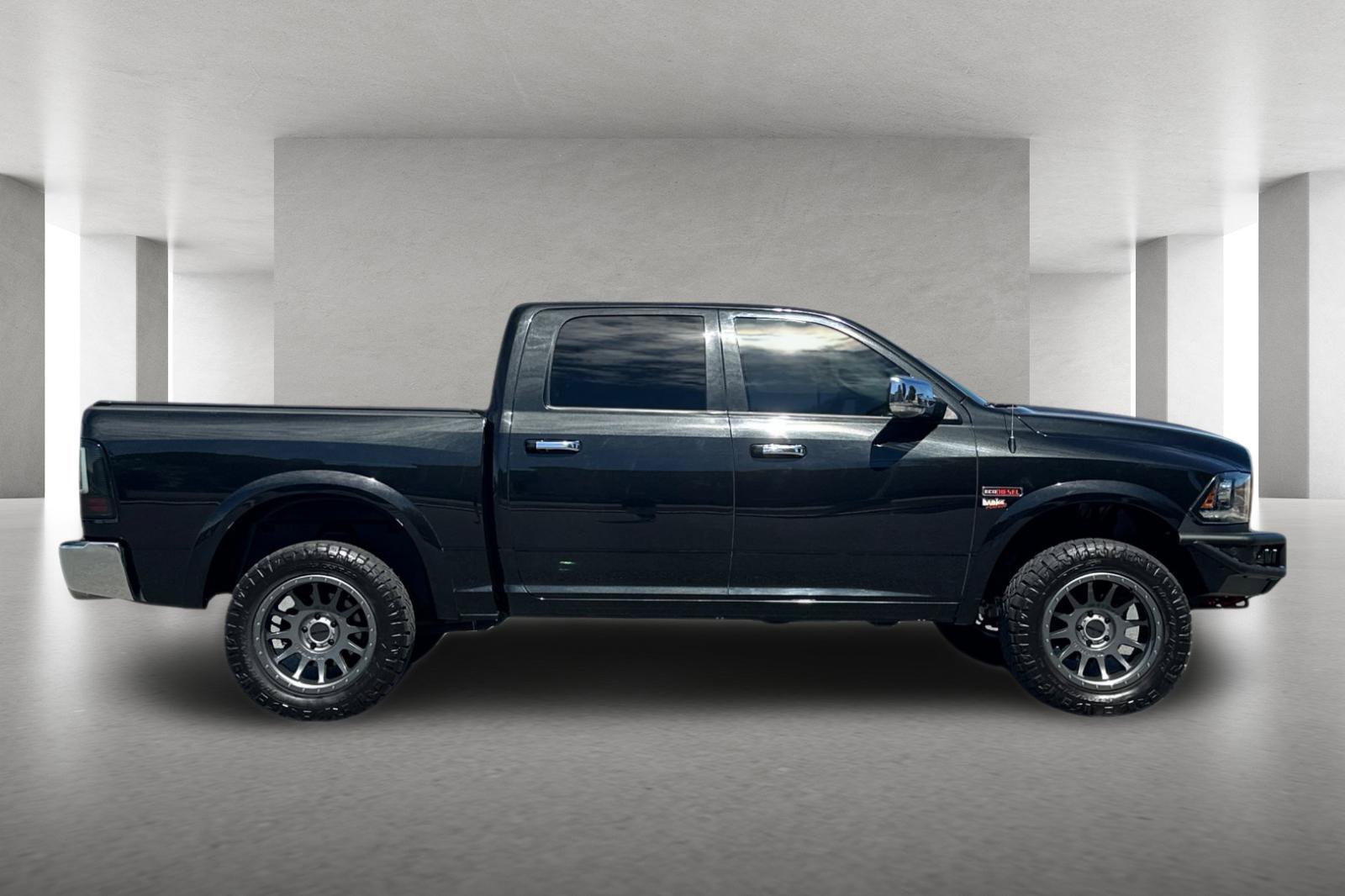Used 2015 RAM 1500 Laramie w/ Convenience Group AWD/4WD image 3