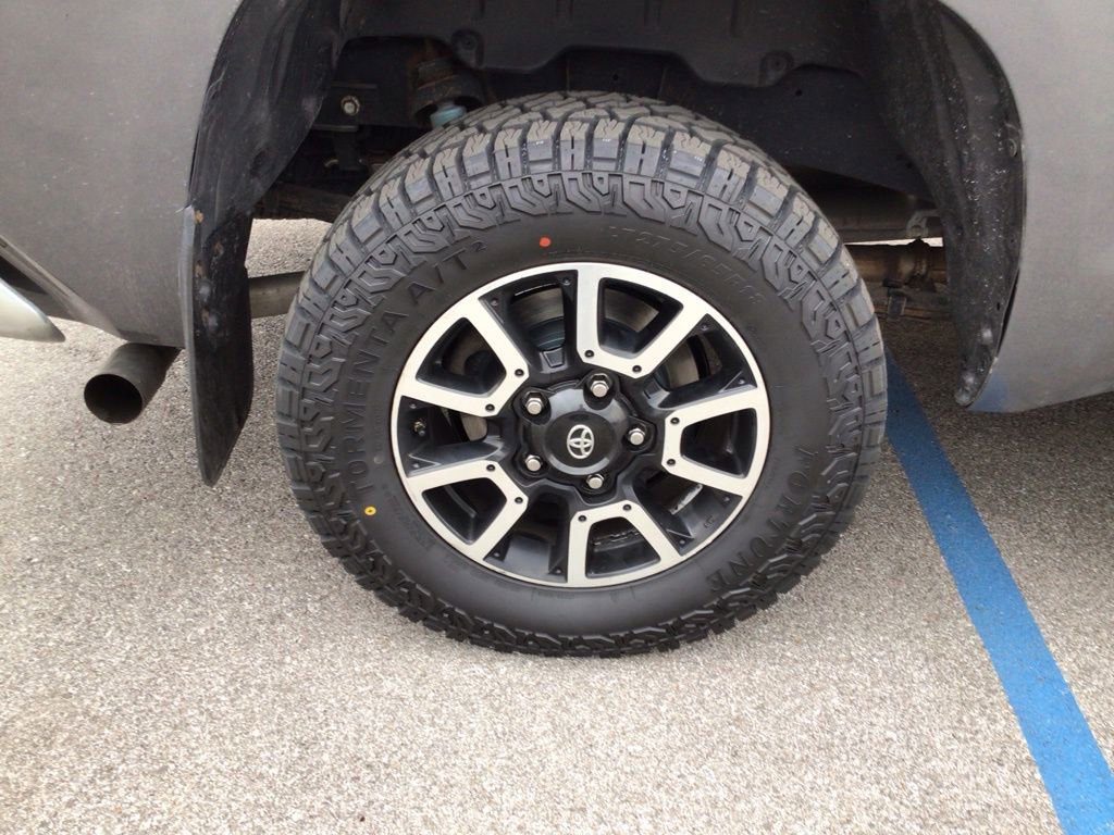 Used 2017 Toyota Tundra SR5 w/ TRD Off Road Package image 9