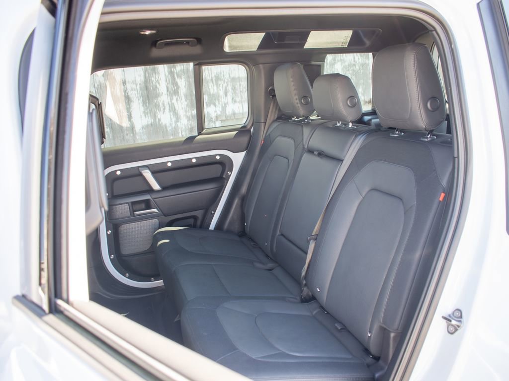 Used 2023 Land Rover Defender 110 X-Dynamic SE image 36