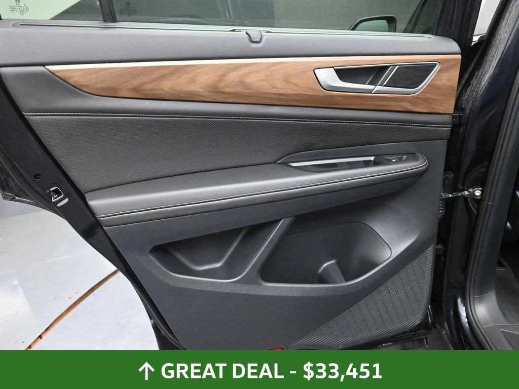 Used 2025 Volkswagen Atlas SE image 28