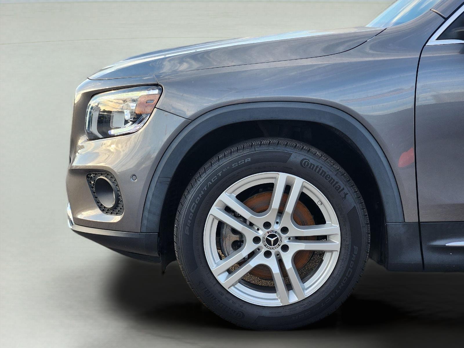 Used 2023 Mercedes-Benz GLB 250 4MATIC w/ Premium Package image 9