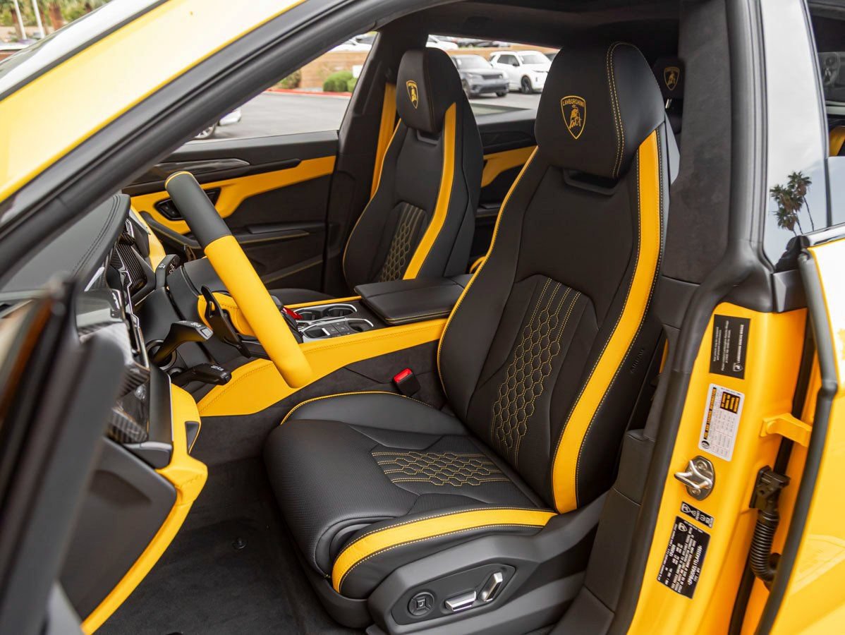 Used 2026 Lamborghini Urus SE AWD/4WD image 12