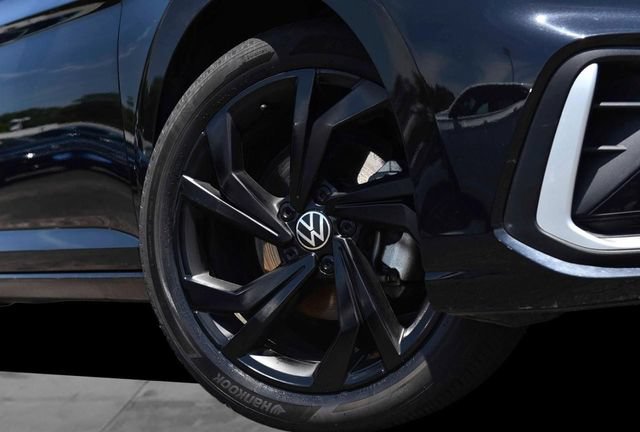 Certified 2025 Volkswagen Jetta SE w/ Black Wheel Package FWD image 3