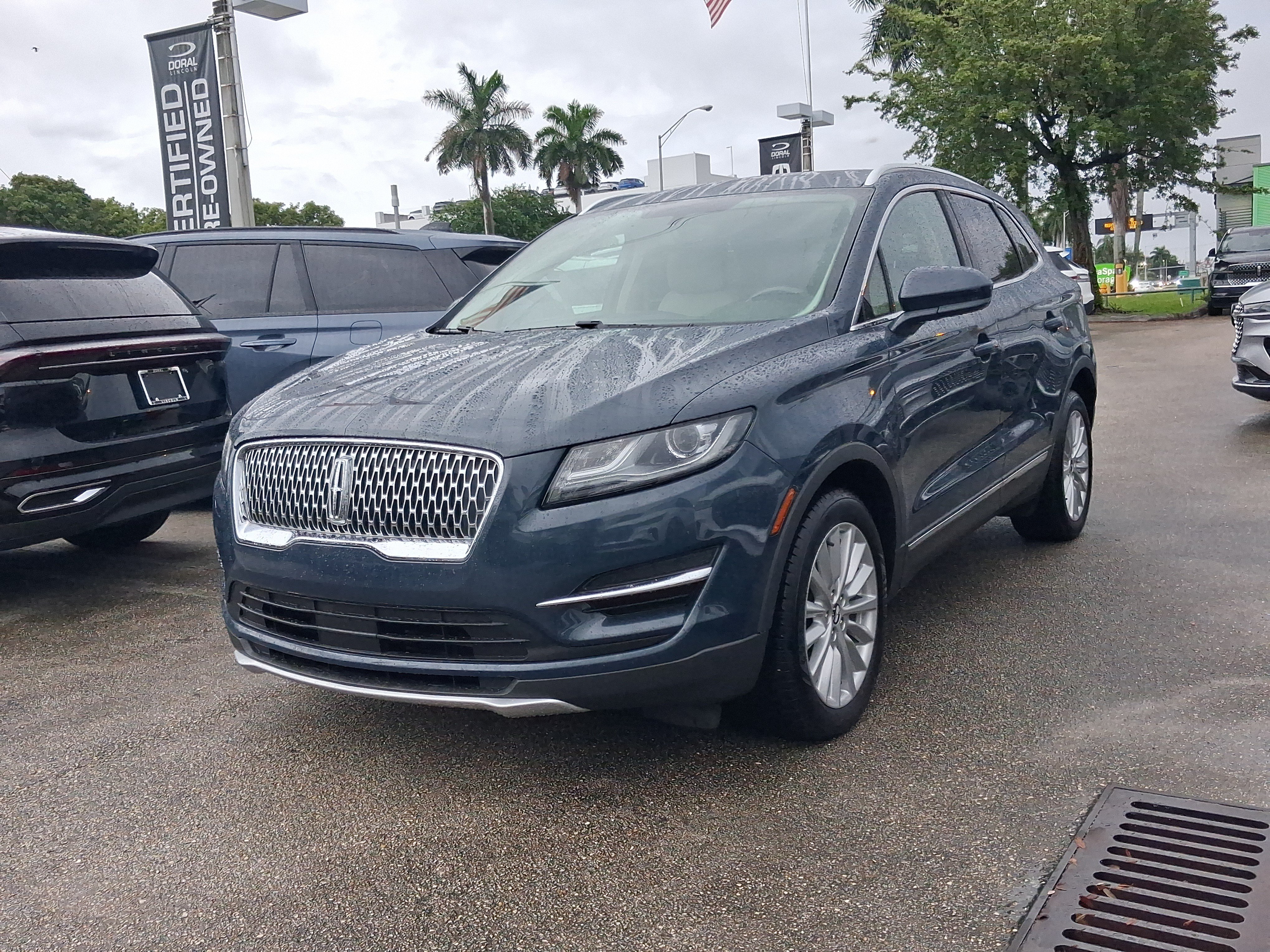 Used 2019 Lincoln MKC Premiere FWD image 2