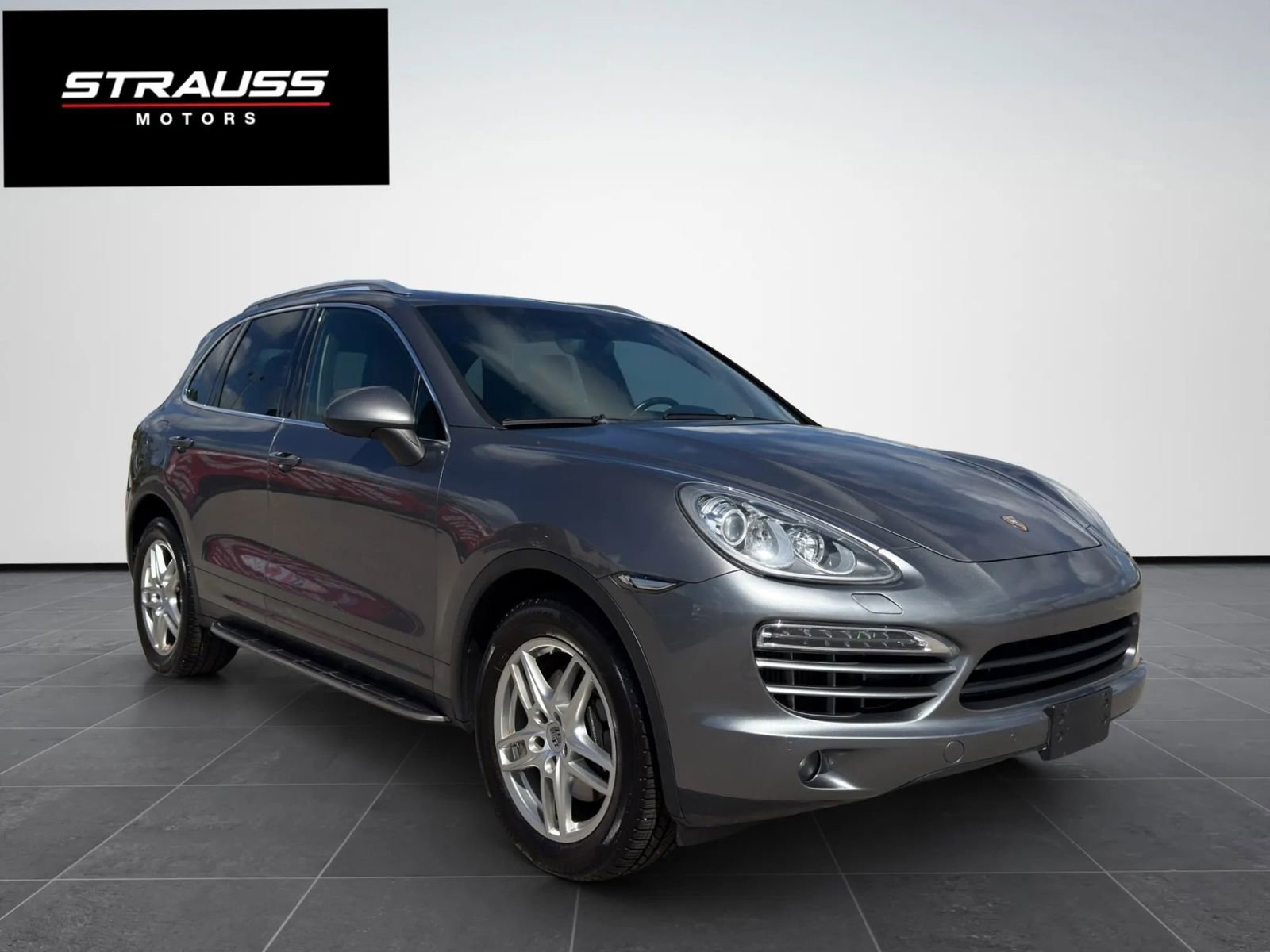 Used 2013 Porsche Cayenne Diesel AWD/4WD image 1