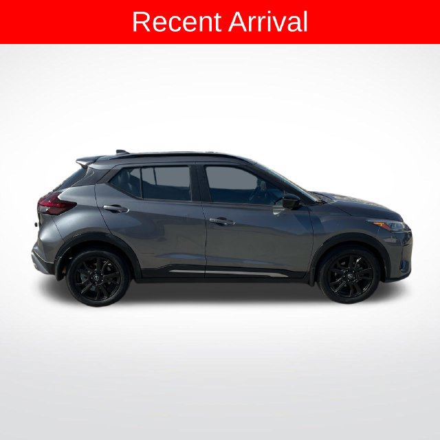 Used 2022 Nissan Kicks SR w/ Premium Package FWD image 2