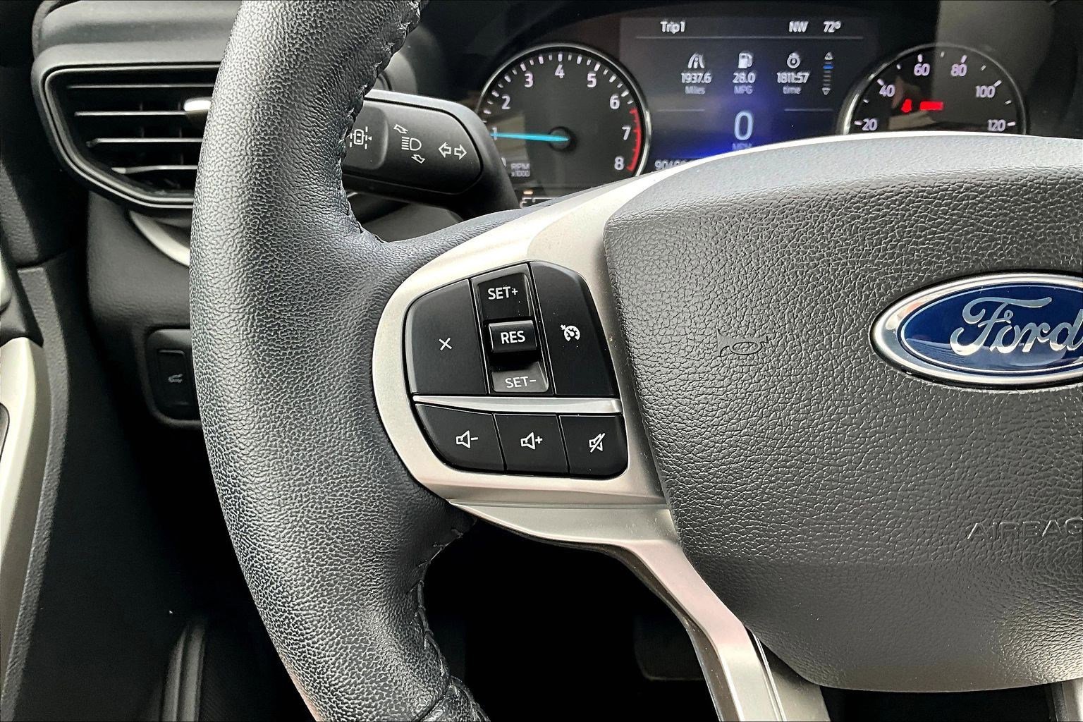 Used 2022 Ford Explorer XLT AWD/4WD image 11