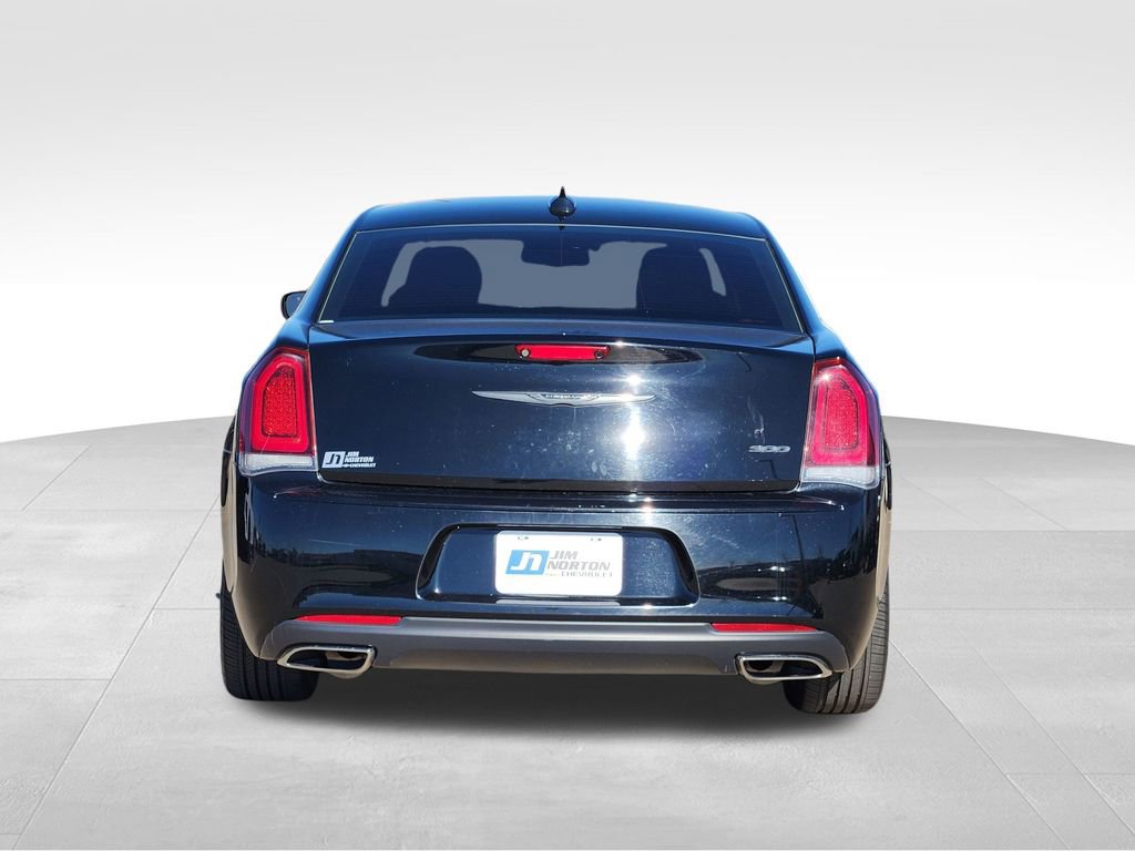 Used 2022 Chrysler 300 Touring w/ Sport Appearance Package image 7