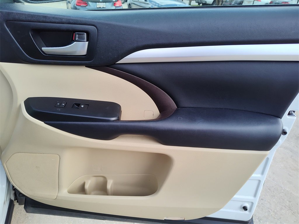 Used 2019 Toyota Highlander SE image 35