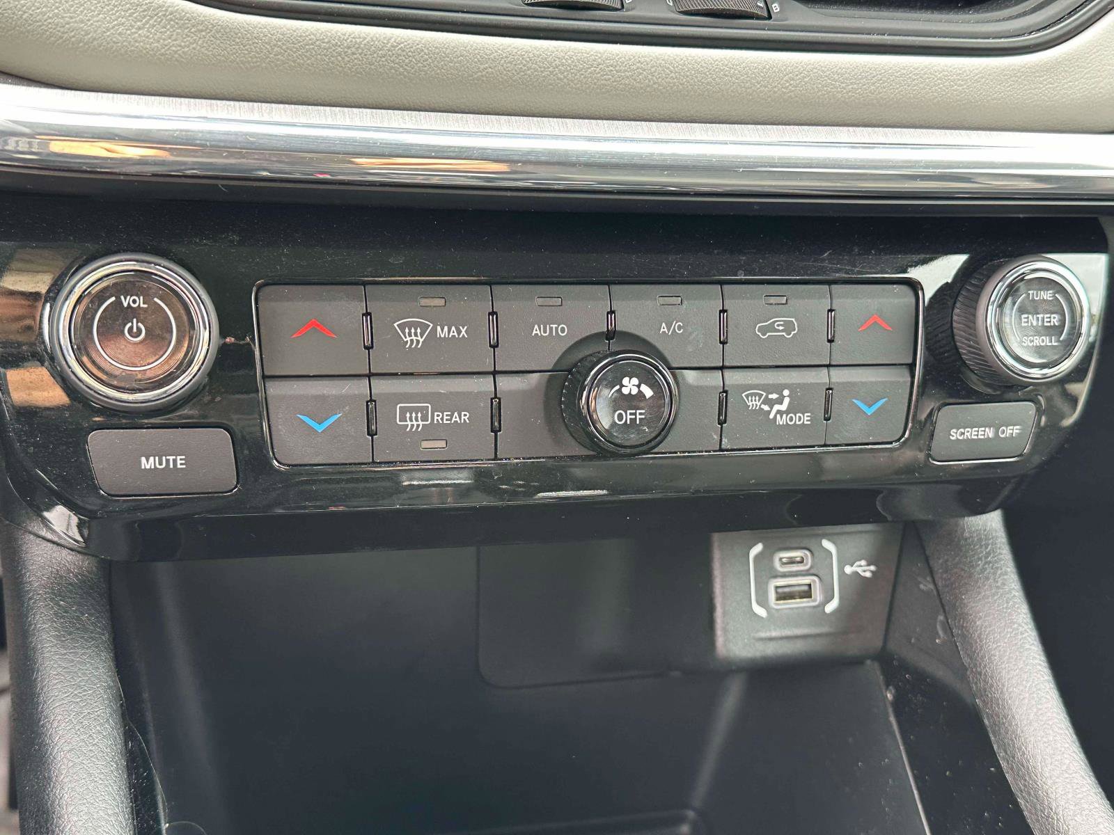 Used 2022 Jeep Compass Limited image 27