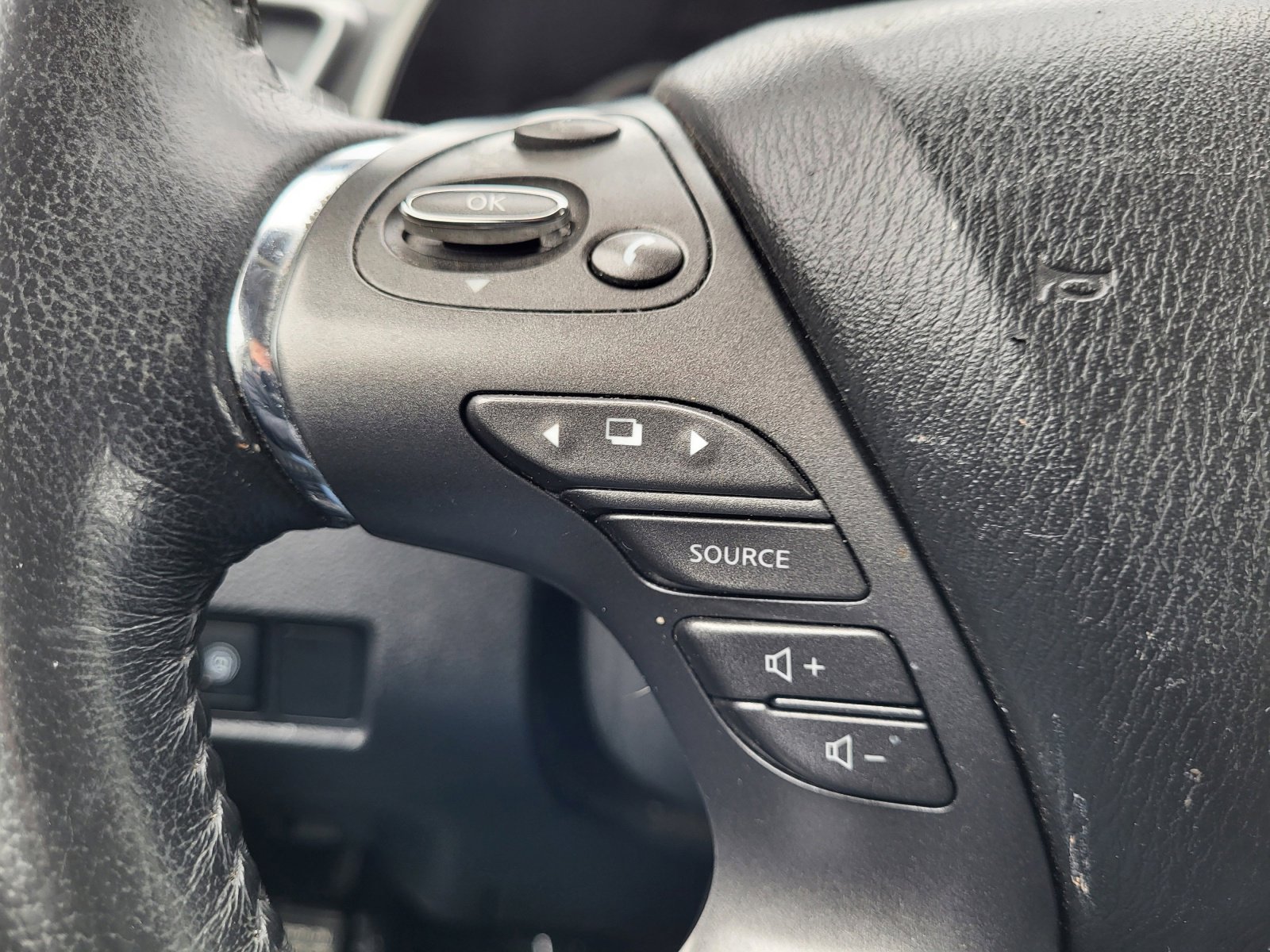 Used 2020 Nissan Murano SV image 26