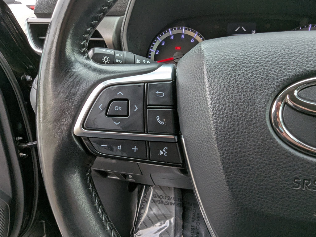 Used 2021 Toyota Highlander LE AWD/4WD image 25