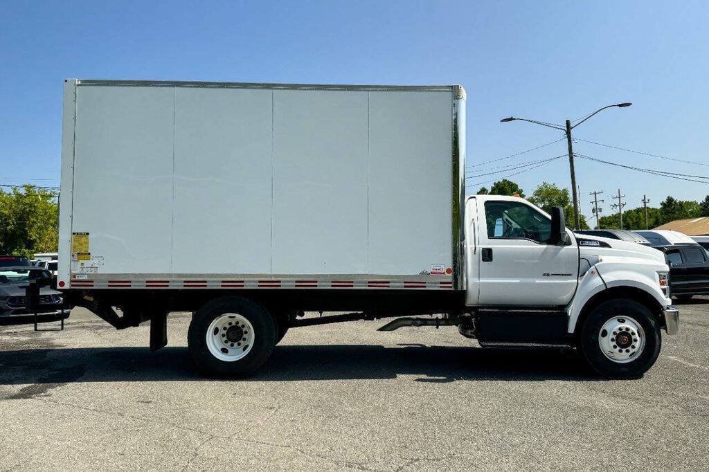 Used 2022 Ford F650 2WD Regular Cab Super Duty image 2