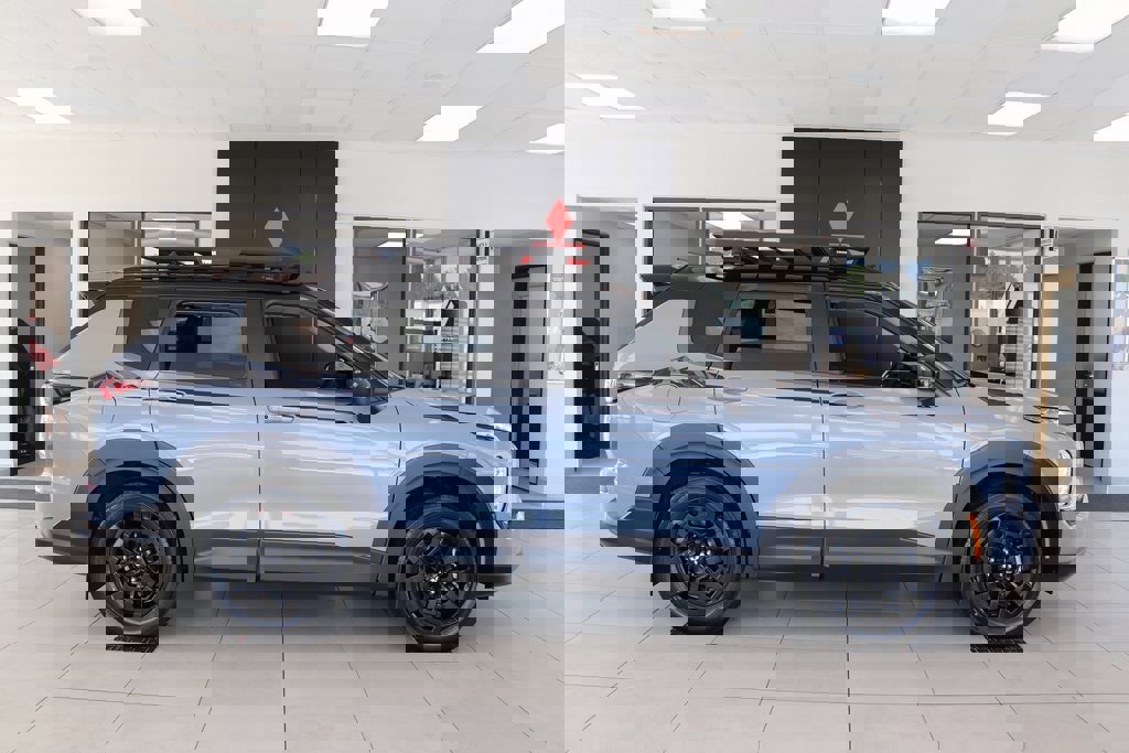 New 2025 Mitsubishi Outlander AWD image 2