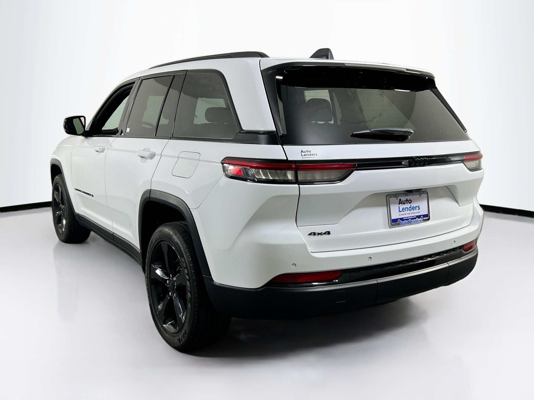 Used 2023 Jeep Grand Cherokee Altitude AWD/4WD image 7