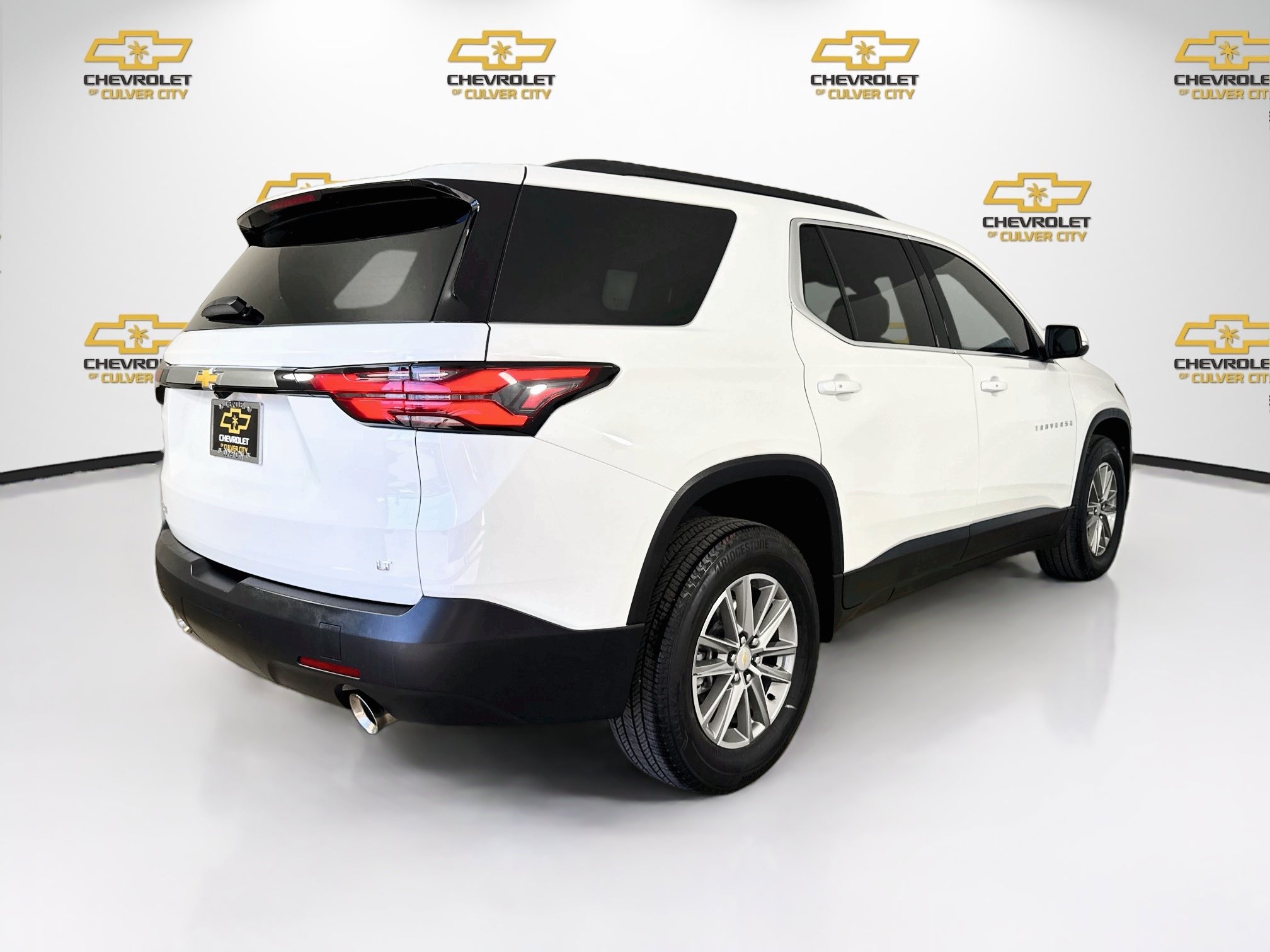 Used 2023 Chevrolet Traverse LT FWD image 8