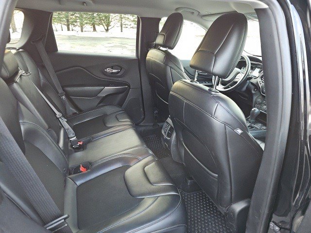 Used 2019 Jeep Cherokee Latitude Plus w/ Cold Weather Group image 16