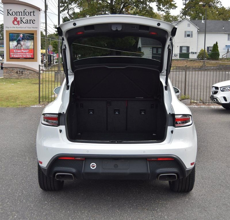 Used 2023 Porsche Macan image 7
