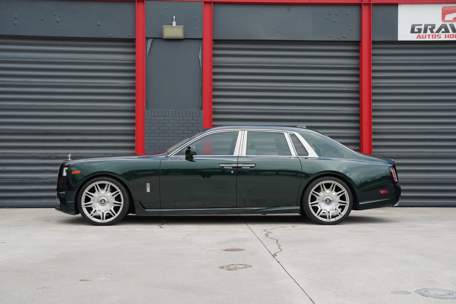 Used 2022 Rolls-Royce Phantom Sedan RWD image 13