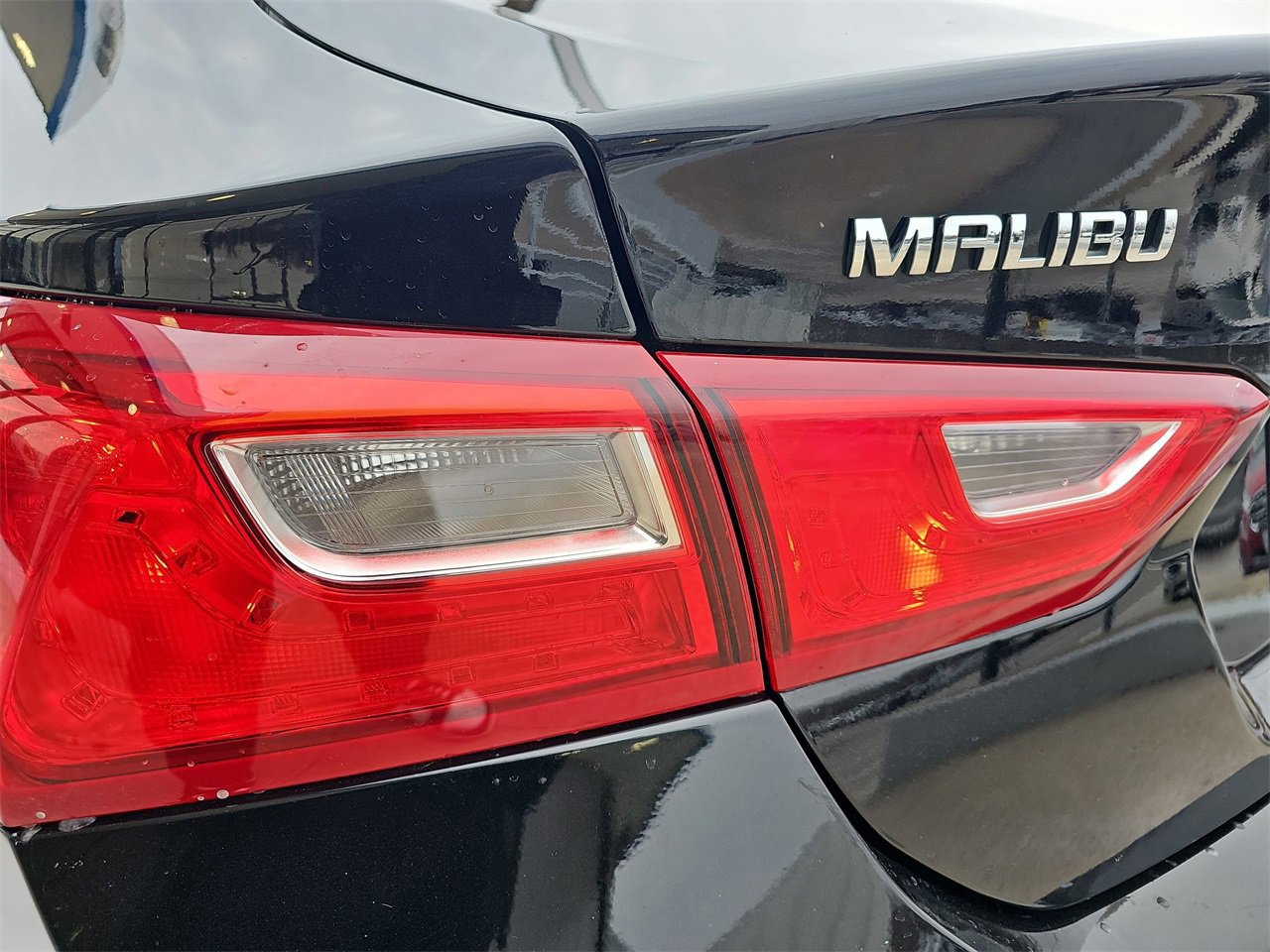 Used 2025 Chevrolet Malibu LT image 32