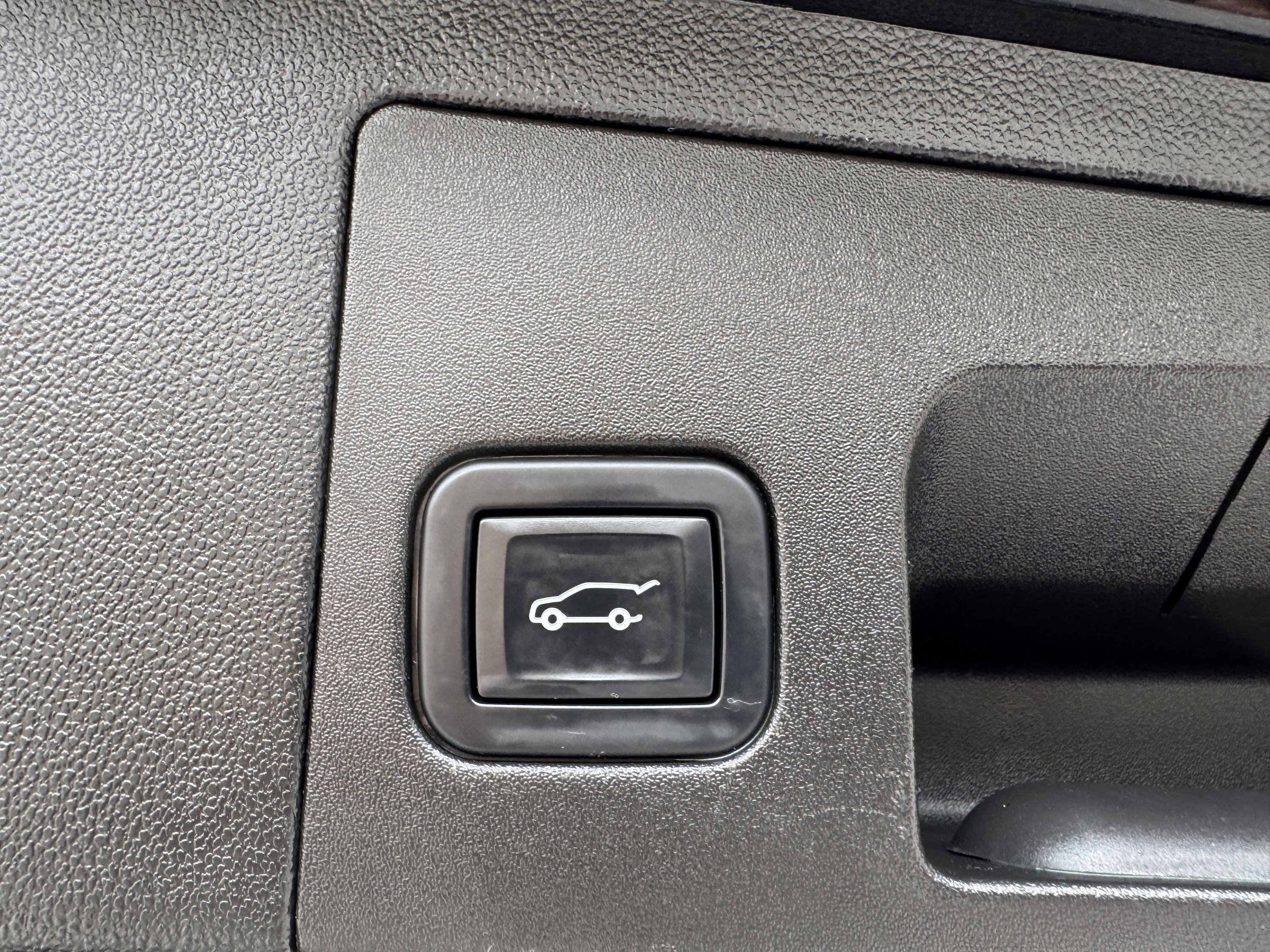 Used 2022 Cadillac XT5 Premium Luxury w/ Technology Package image 7