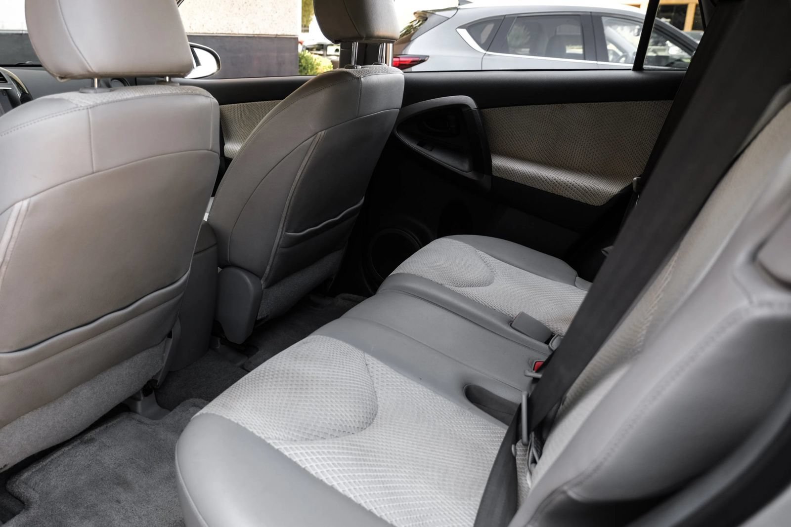 Used 2014 Toyota RAV4 EV FWD image 34