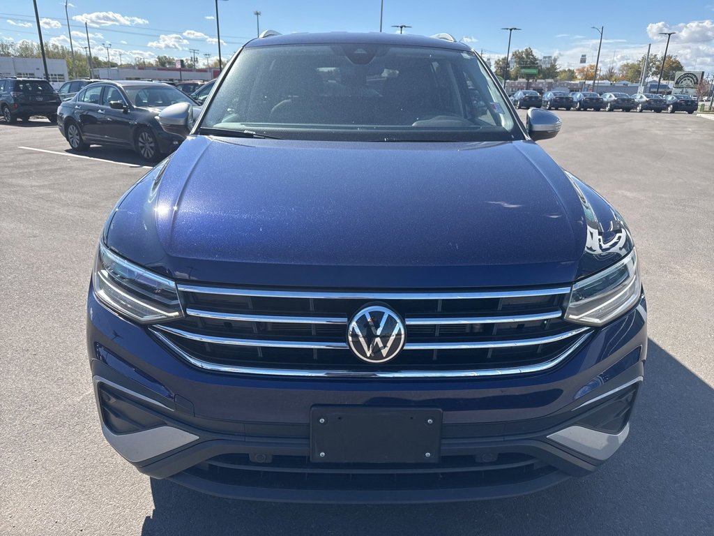 Used 2024 Volkswagen Tiguan SE image 2