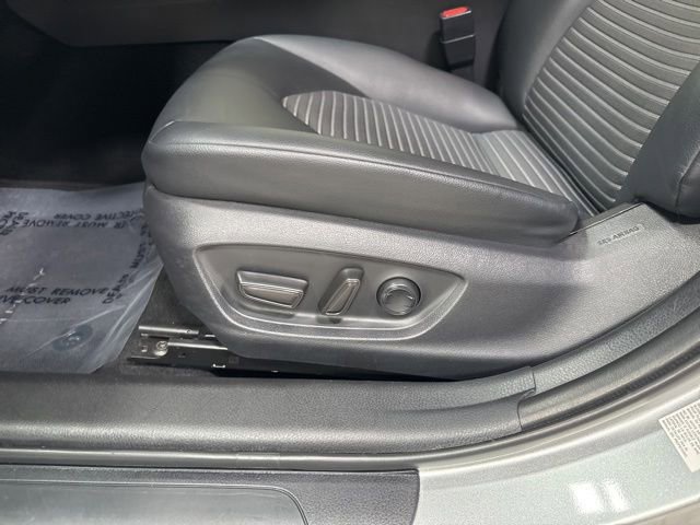 Used 2019 Toyota Camry SE FWD image 4