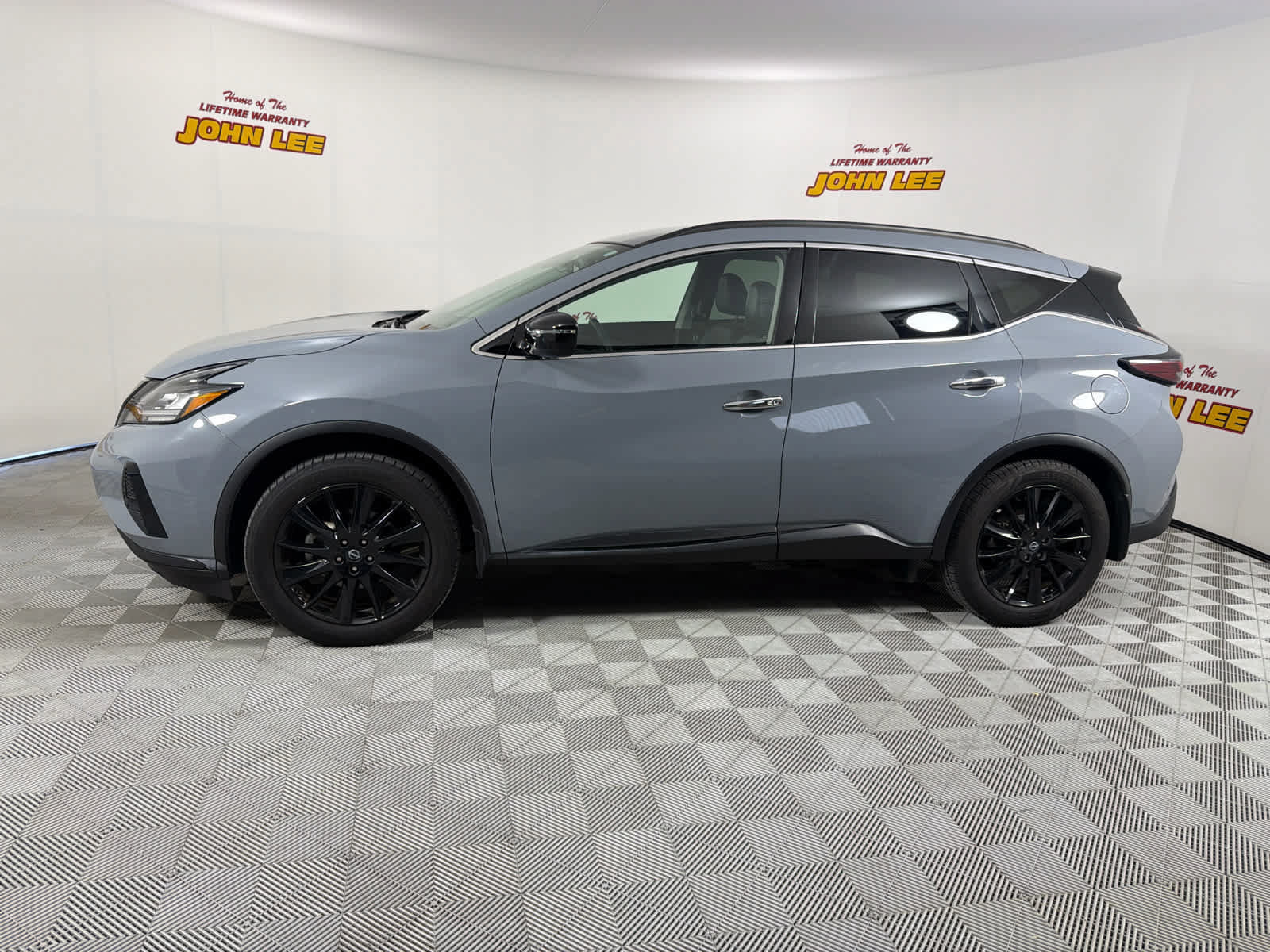Used 2023 Nissan Murano SV w/ SV Midnight Edition Package FWD image 2