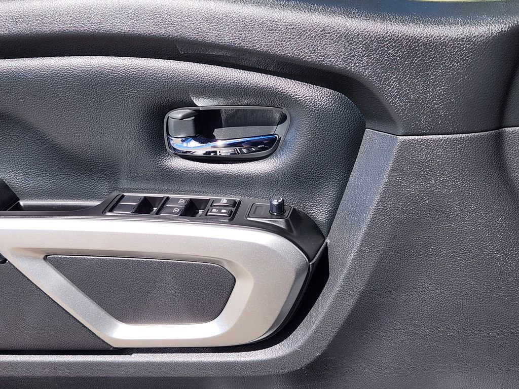 Used 2024 Nissan Titan SV w/ SV Convenience Package image 19