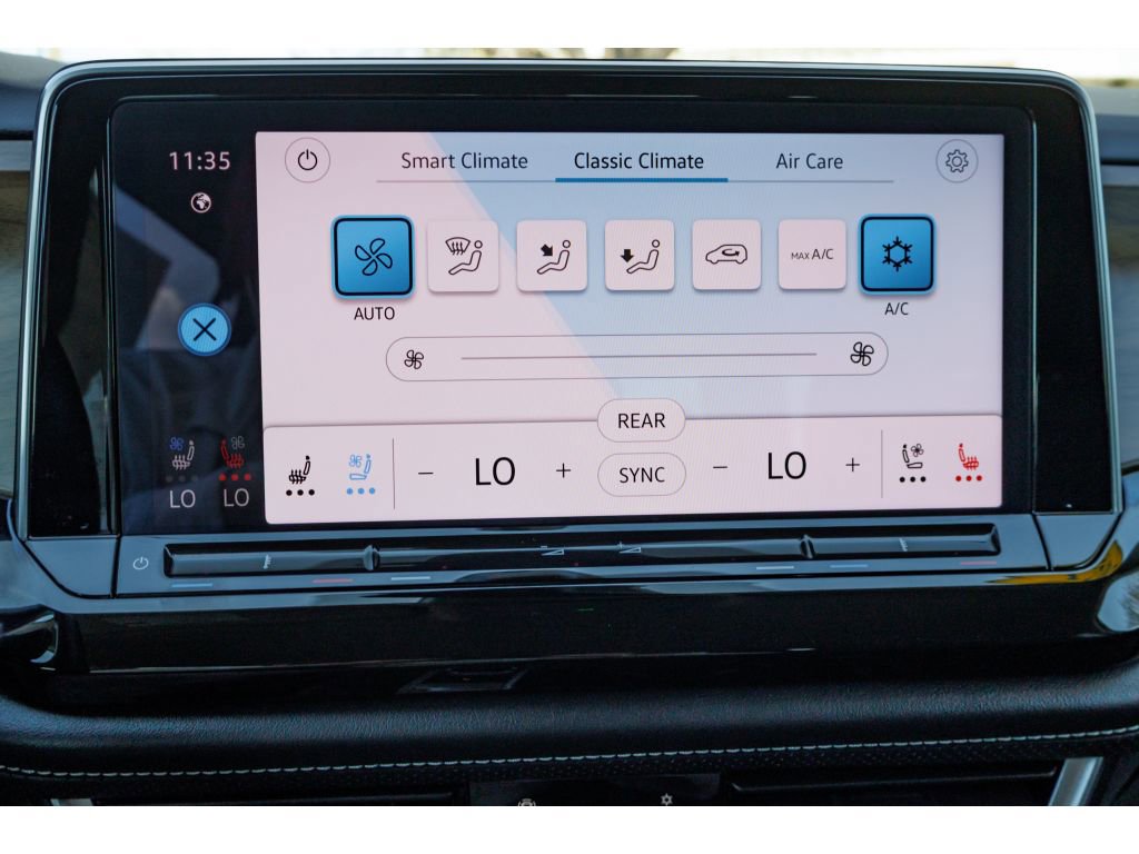 Used 2025 Volkswagen Atlas SE AWD/4WD image 28